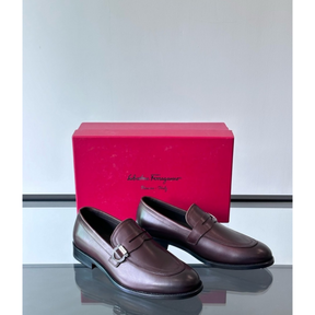 Sapato Mocassim Salvatore Ferragamo Social Vinho Couro com Fivela Gancini