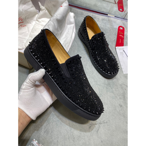 C. Louboutin Tênis Cano Baixo Preto spikes
