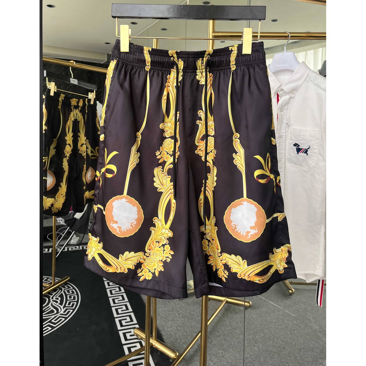 Conjunto Versace Camisa e Bermuda Cameo de Seda