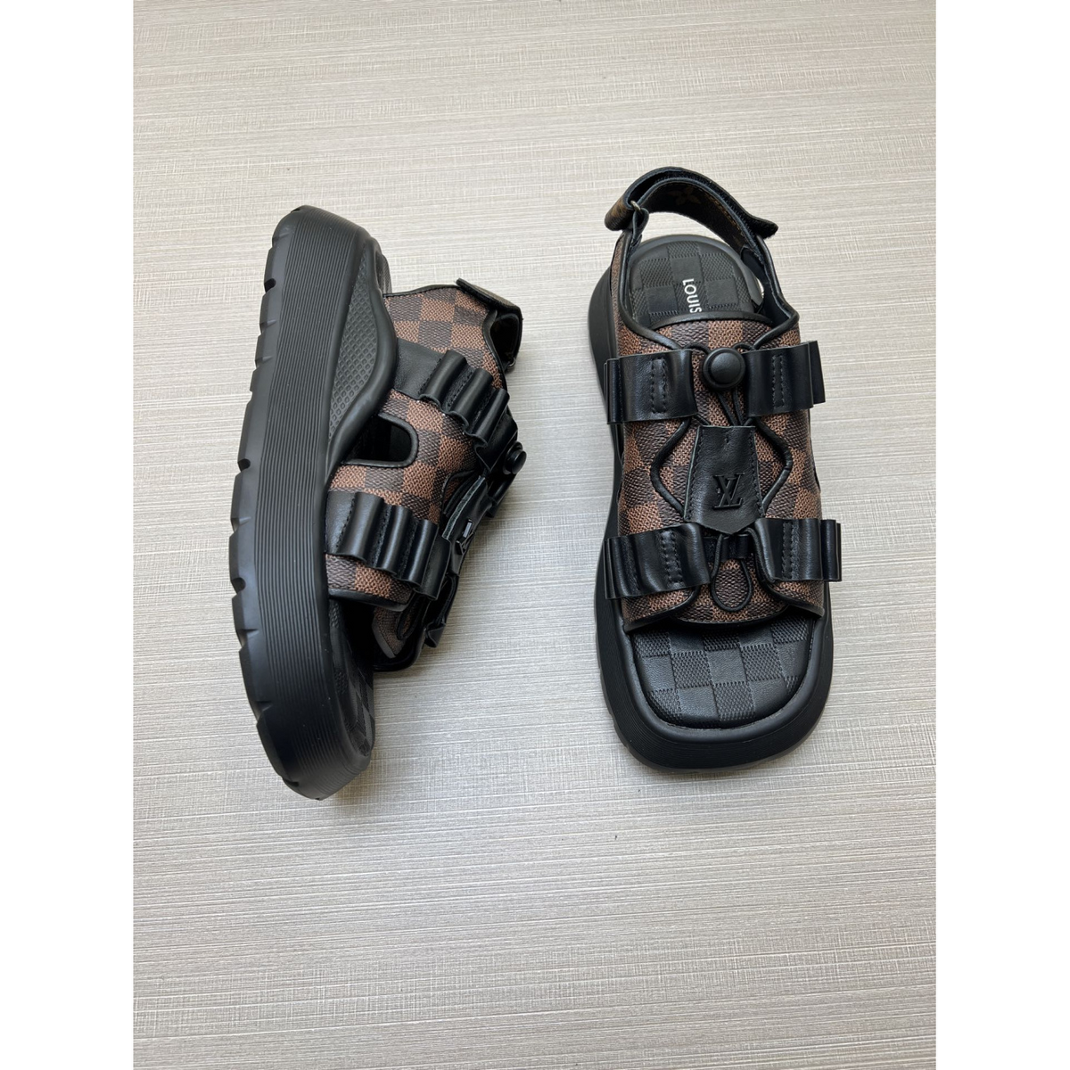 Chinelo Slide Louis Vuitton LV Flatform Chameleon Ébène Sandália