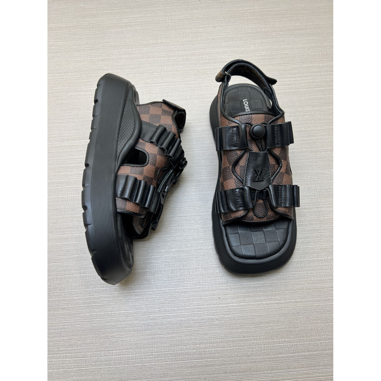 Chinelo Slide Louis Vuitton LV Flatform Chameleon Ébène Sandália