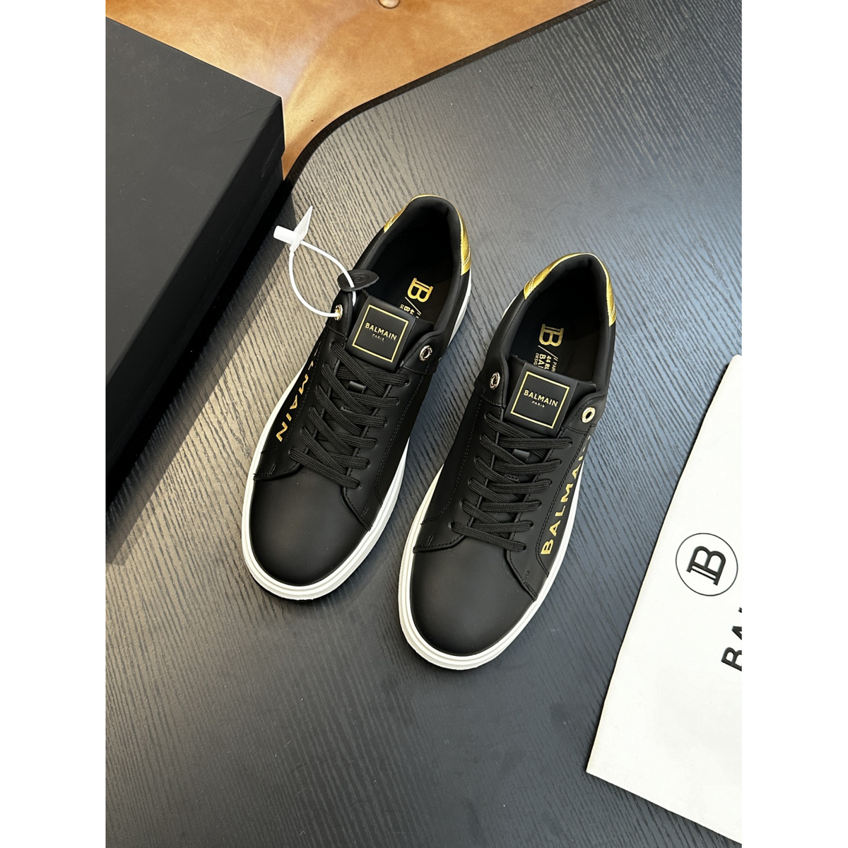 Tênis Balmain B-Court Preto/Dourado