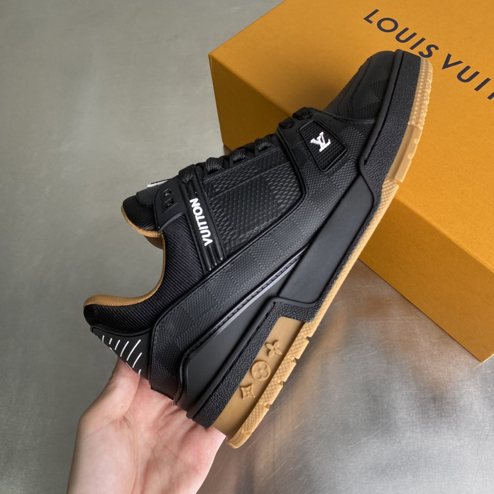 Tênis Louis Vuitton Trainer Preto Damier em relevo