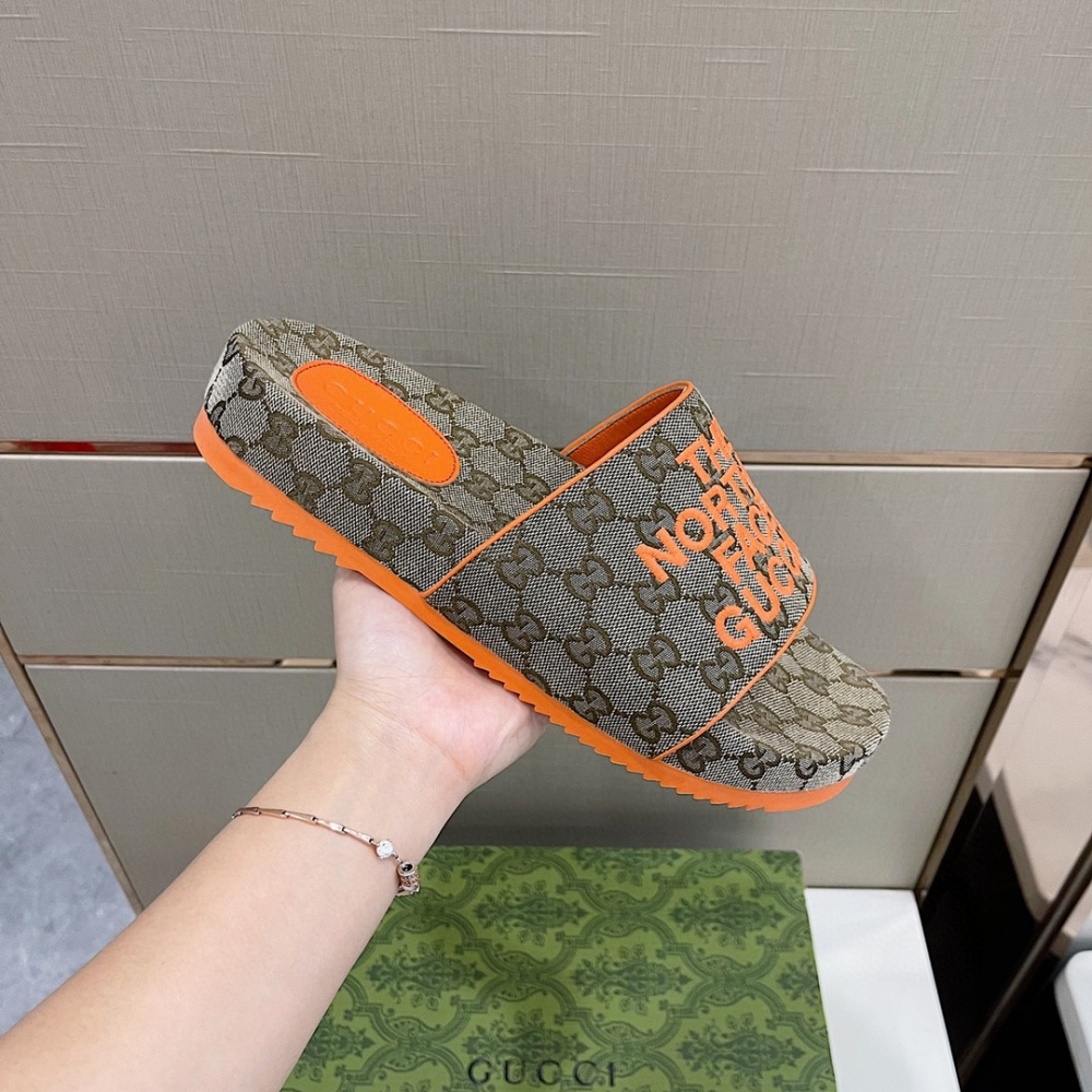 Gucci Chinelo North T Face
