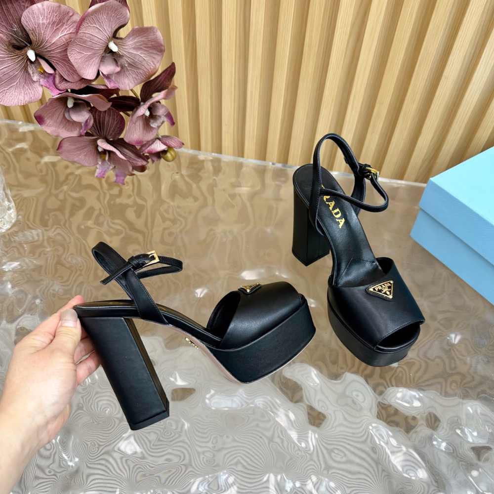 Sandália Salto Prada de Couro Envernizado cor Preta