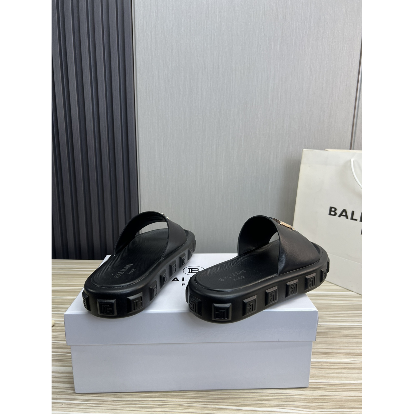 Slide Balmain Chinelo Preto com Logo B