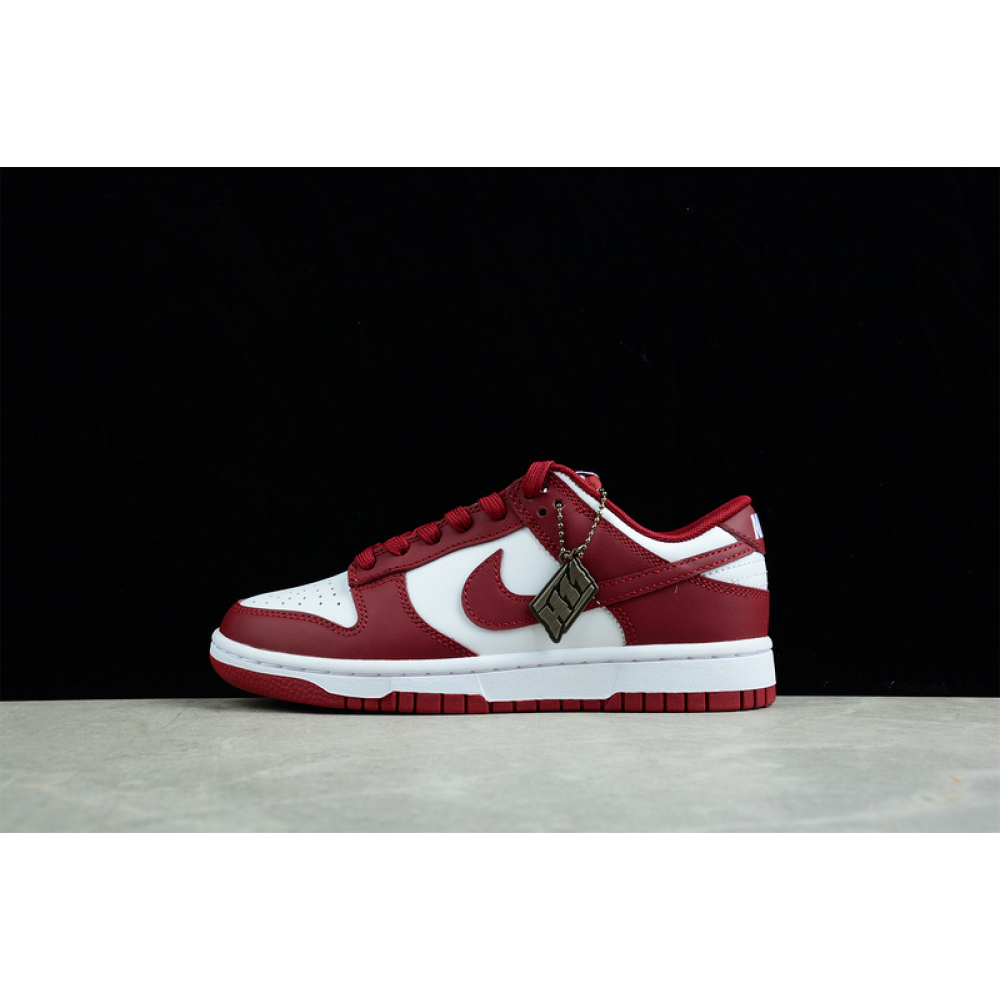 SB DUNK LOW TEAM RED