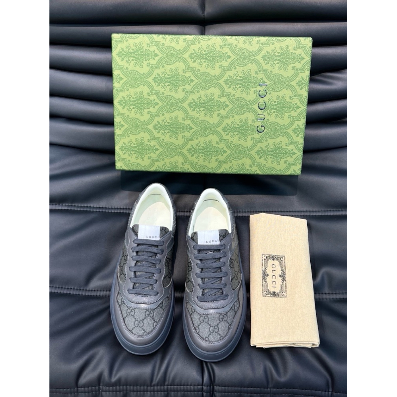 Tênis Gucci GG Supreme Cinza Escuro