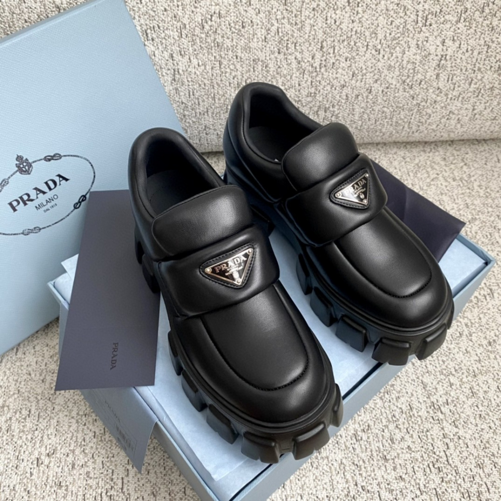 Prada Sapato Preto Tratorado