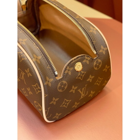 Necessaire Louis Vuitton LV Couro Monogram 28x16x13CM