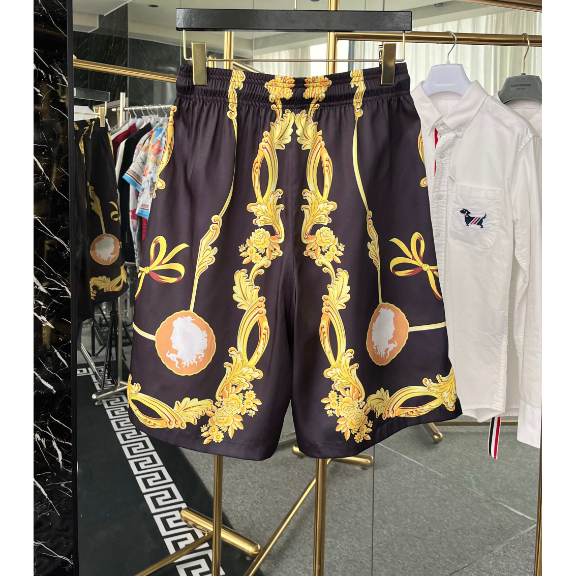 Conjunto Versace Camisa e Bermuda Cameo de Seda