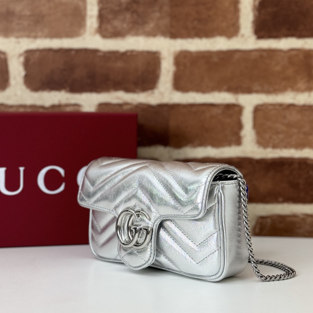 Bolsa Gucci GG Marmont Couro Prateado Super Mini/Média/Grande