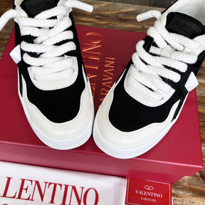 Tênis Valentino Garavani One Stud Camurça Preto/Branco