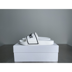 Chinelo Slide Versace Branco com escrita Preta