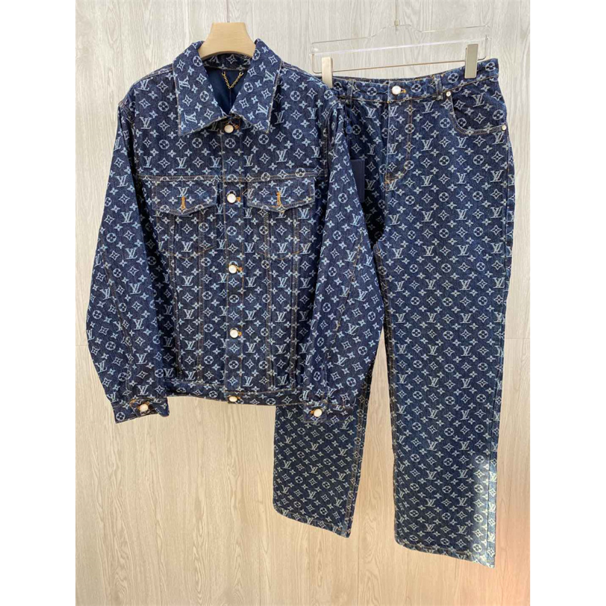 Conjunto Louis Vuitton LV Jaqueta e Calça Jeans Azul Marinho com Monogram