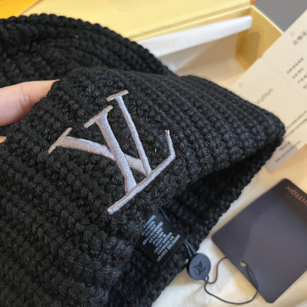 Gorro Louis Vuitton LV Only Preto