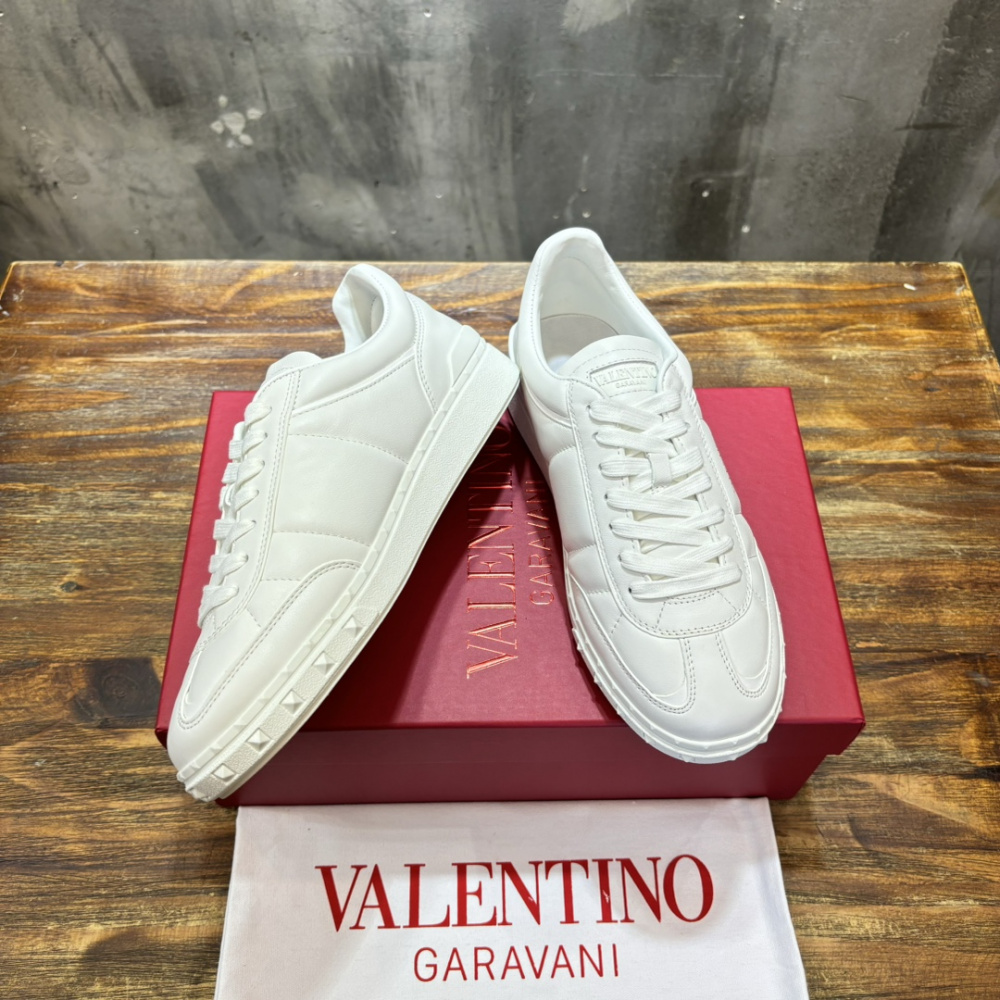 Tênis Valentino Garavani UpVillage Low Top Nappa em Couro Branco