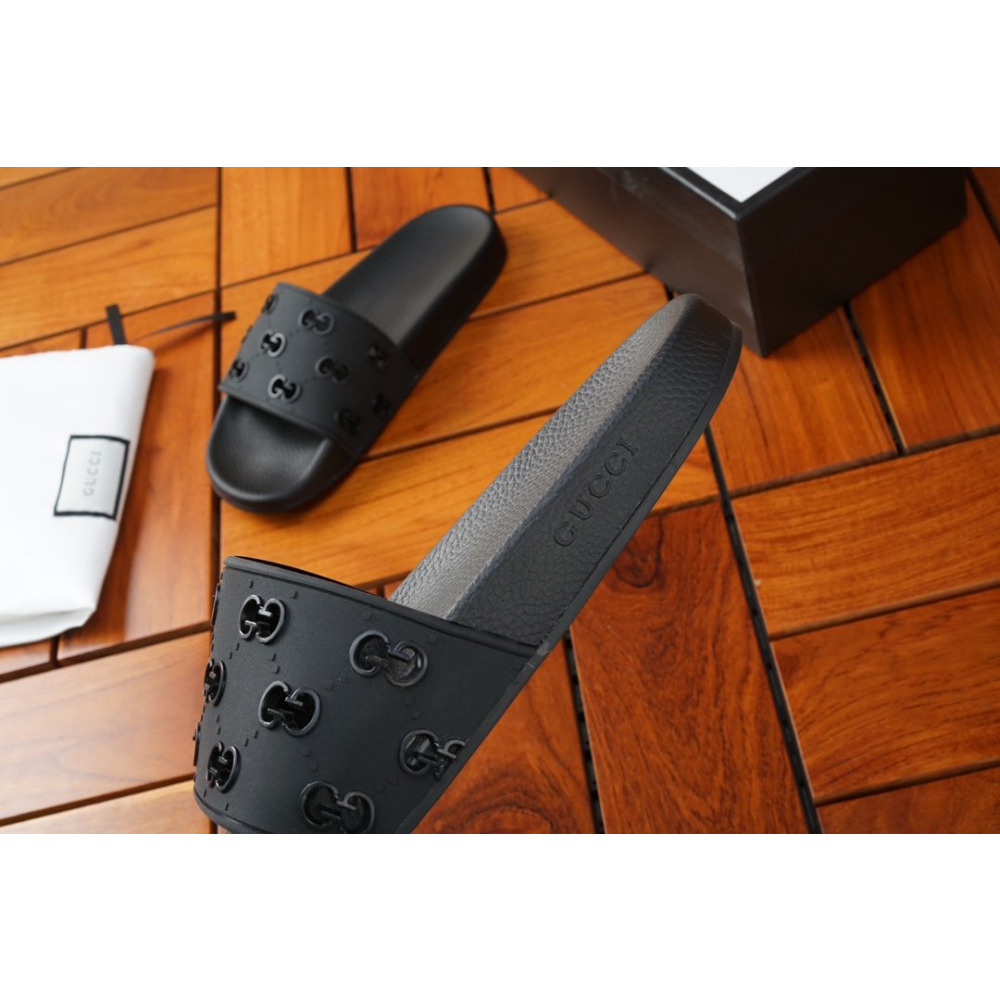 Chinelo Slide Gucci GG Preto Sandália