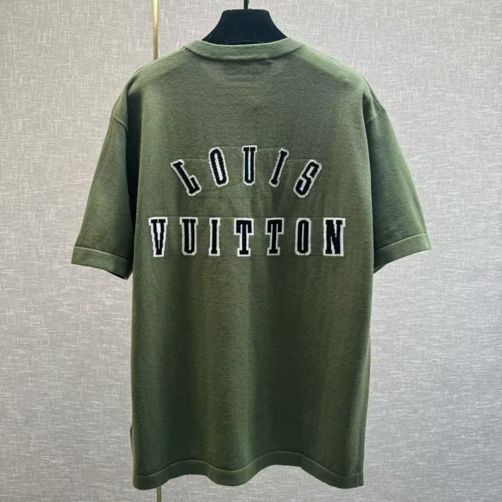 Camiseta de Algodão Louis Vuitton Imagem de um Golden Retriever Preto e Branco em intársia