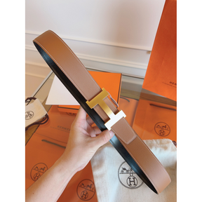 Cinto Hermès Constance e Correia Reversível em Couro 3.8cm Preto/Caramelo Ferragem Dourada