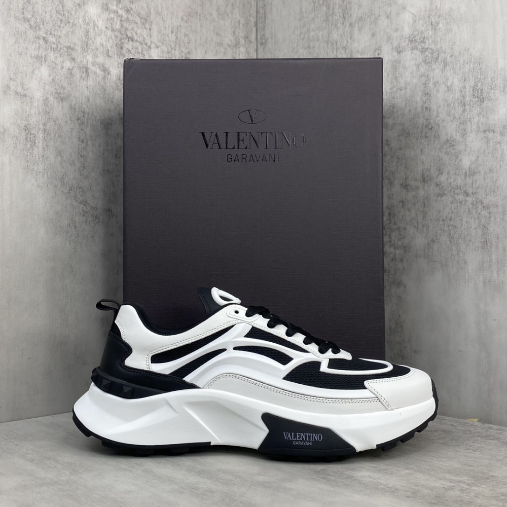 Tênis Valentino Garavani True Act Sneakers Branco/Preto