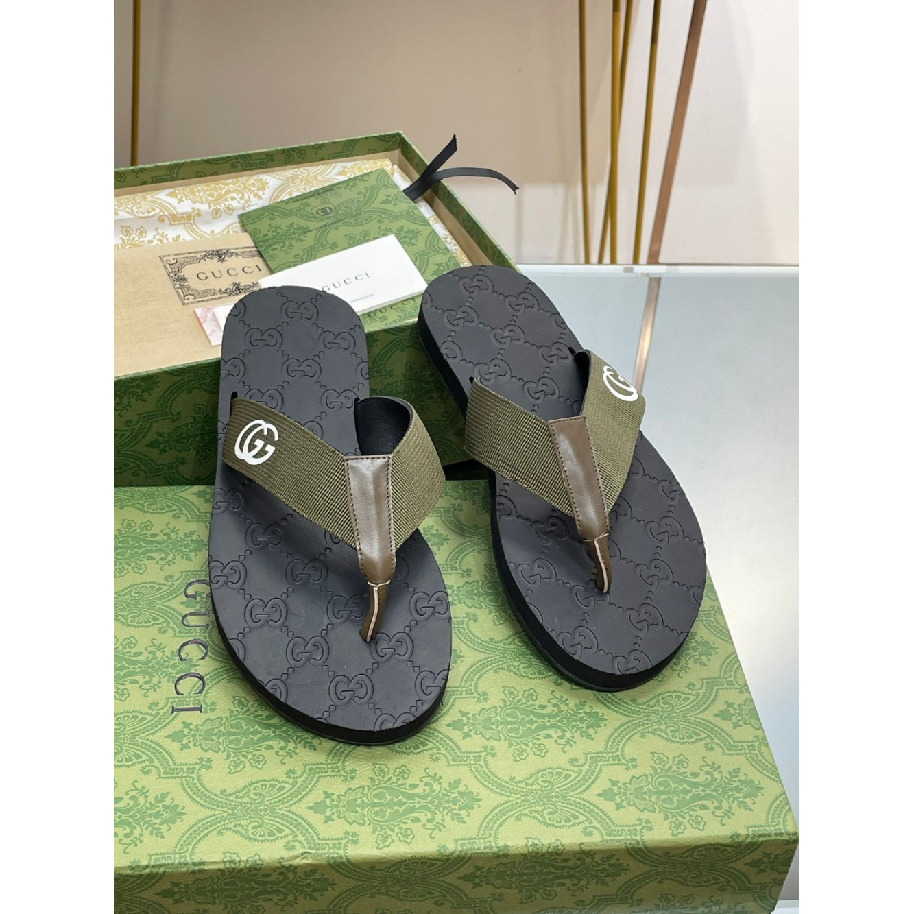 Gucci Chinelo Verde Militar