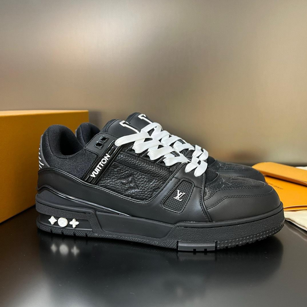 Louis Vuitton Trainer All Black