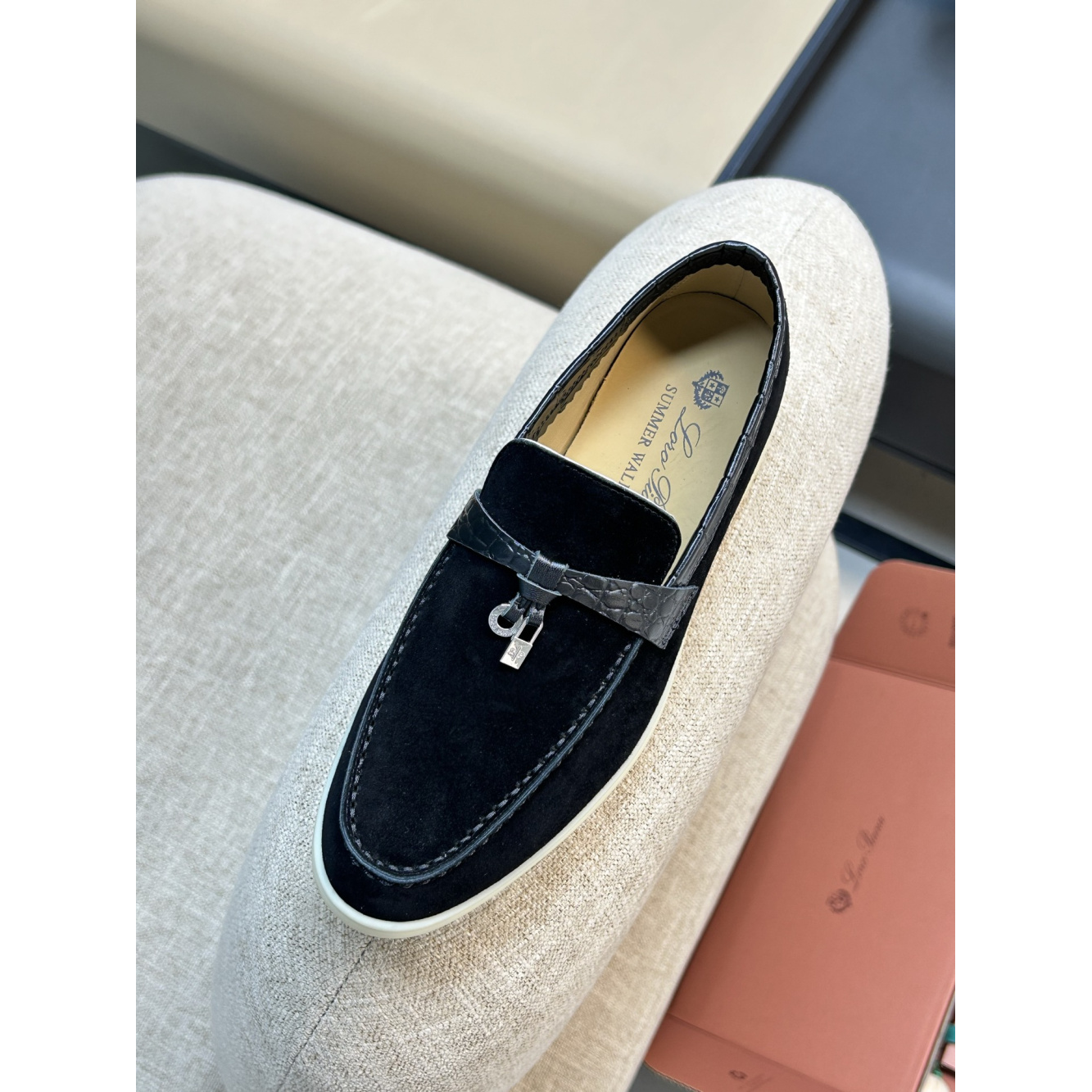 Summer Charms Walk Loro Piana Loafer Camurça Preto