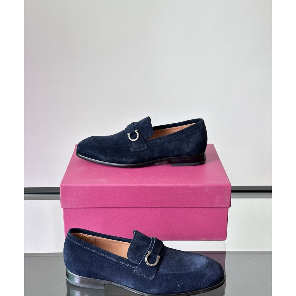Sapato Mocassim Salvatore Ferragamo Social Camurça Azul Marinho com Fivela Gancini
