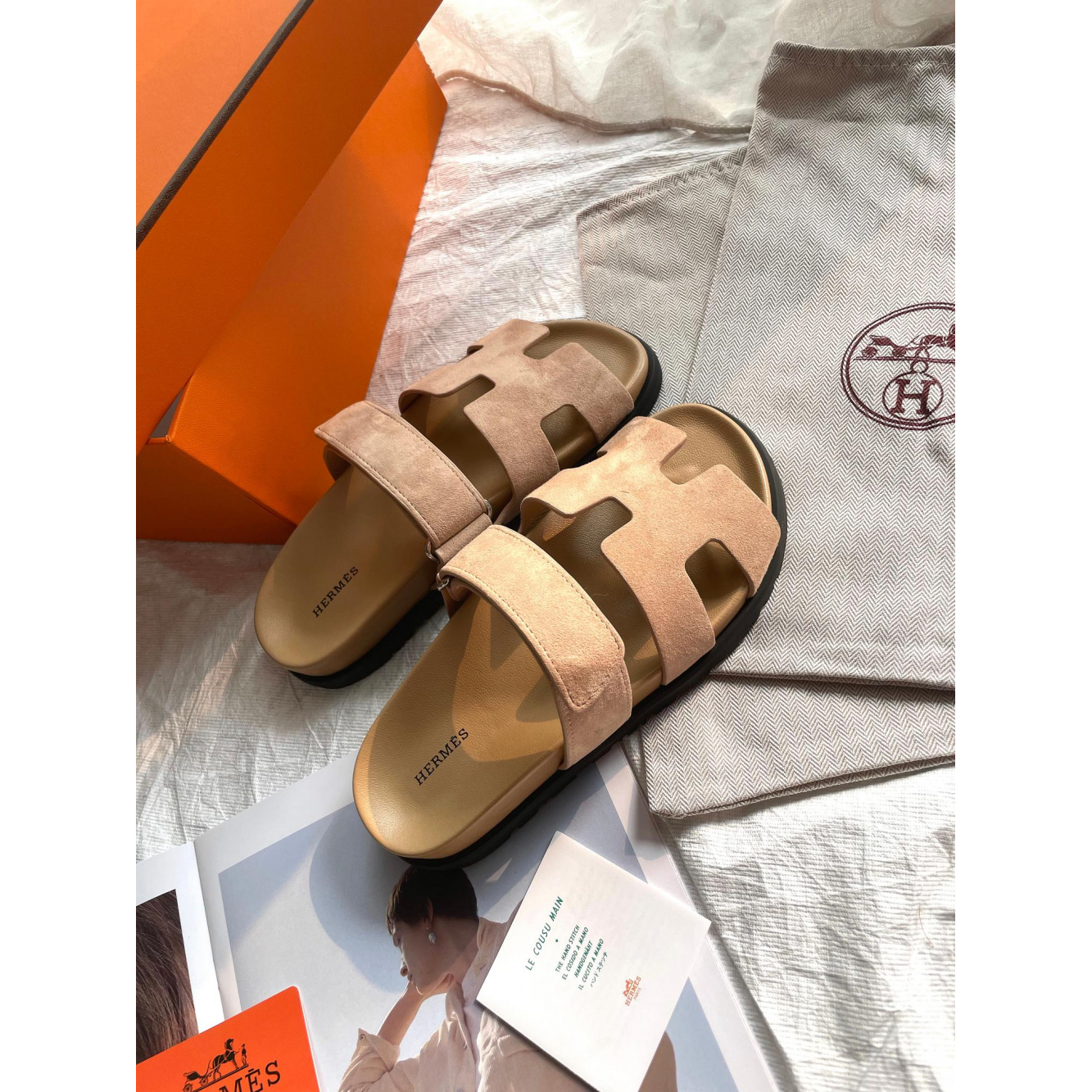 Sandália Hermès Chypre em Camurça Bege
