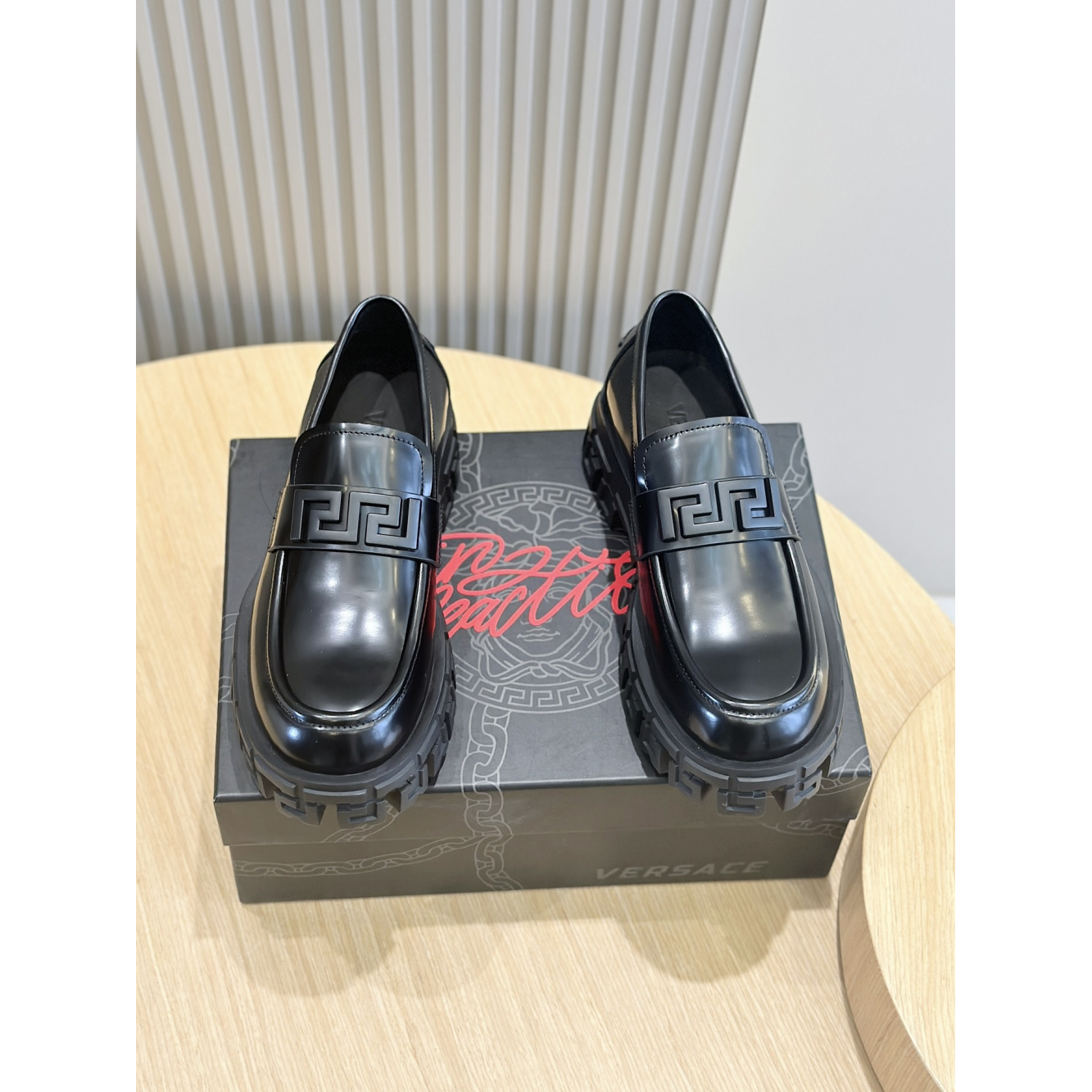 Tênis Versace Loafer Logo Preta