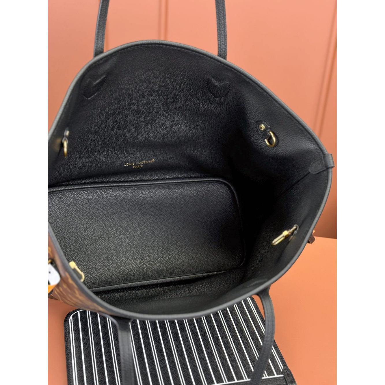Bolsa Louis Vuitton Neverfull Inside Out MM LV (Preta/Marrom) 31x28x14CM