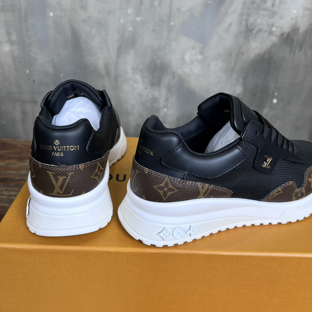 Louis Vuitton Tênis Run Away Preto/Canvas Monogram