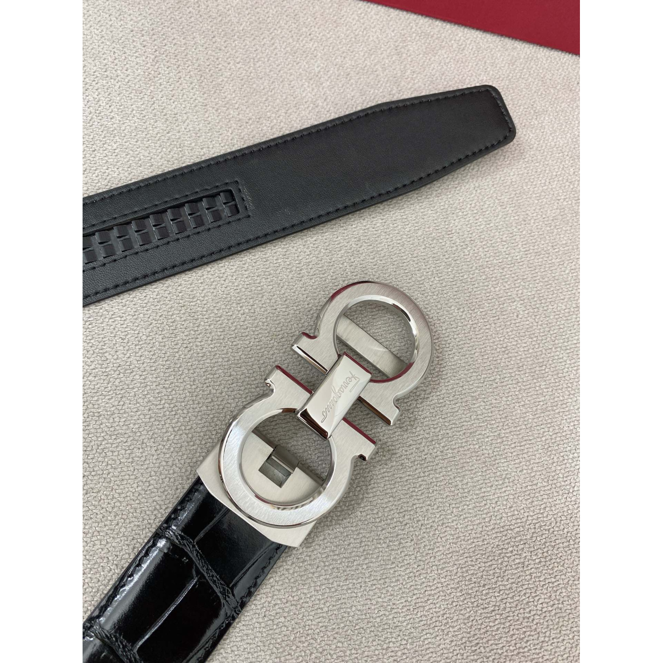 Cinto Salvatore Ferragamo Gancini Couro Croco Preto Fivela Prata 3,5cm
