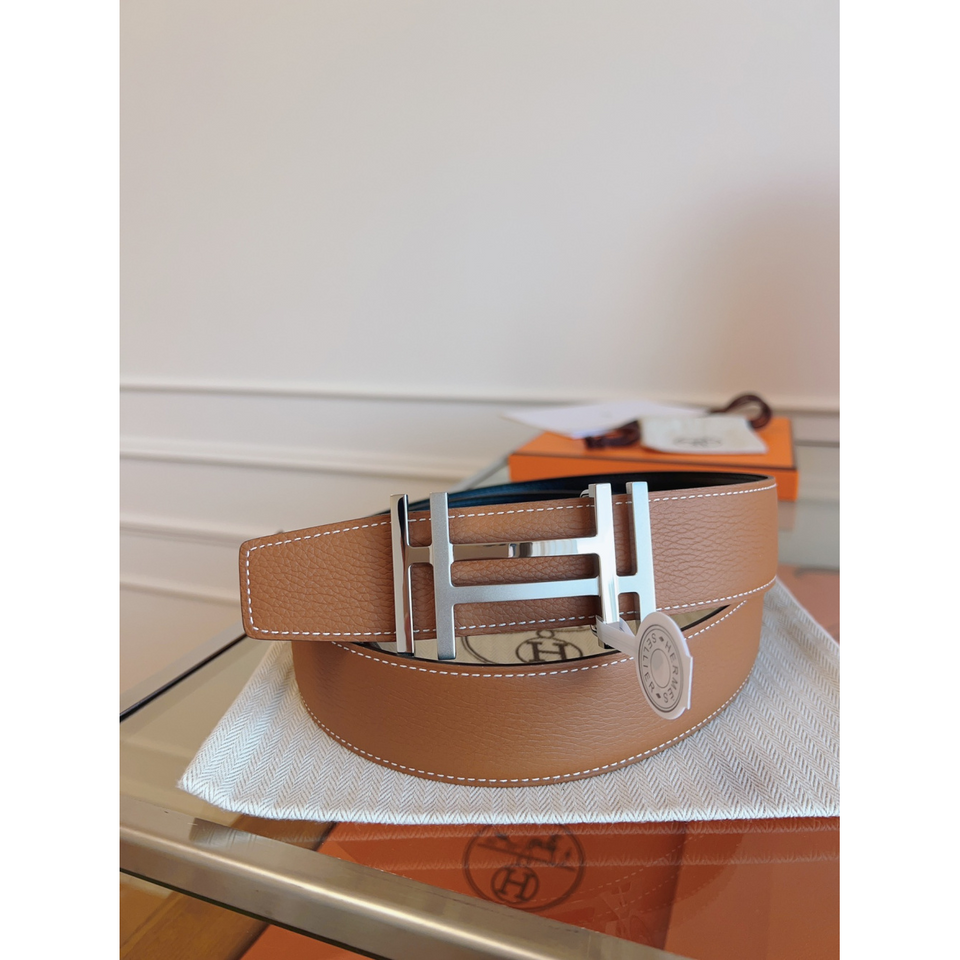 Cinto Hermès Reversível em Couro Marrom e Fivela H Au Carré Prata 3.2cm