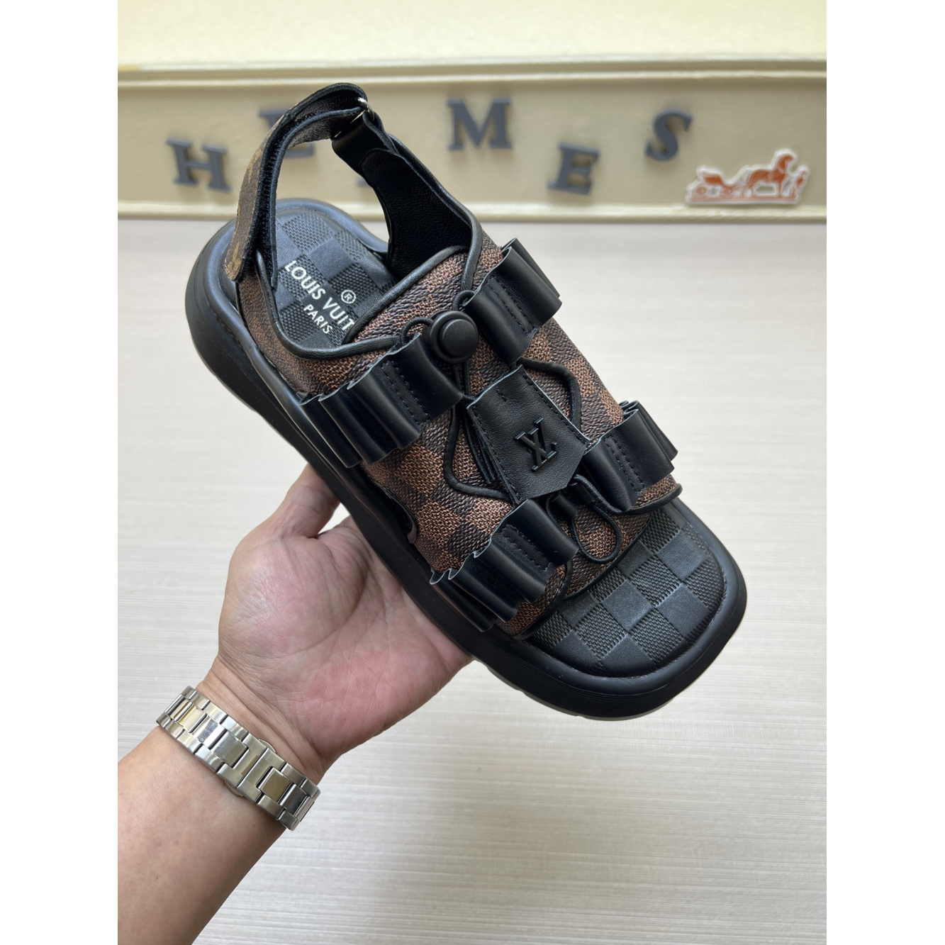 Chinelo Slide Louis Vuitton LV Flatform Chameleon Ébène Sandália