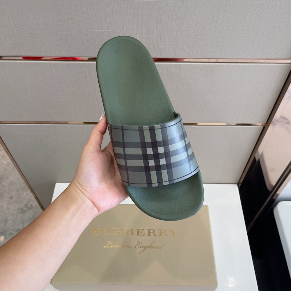 Burberry Slide Verde Militar