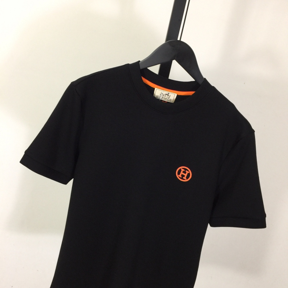 Camiseta Hermès com bordado H Preta