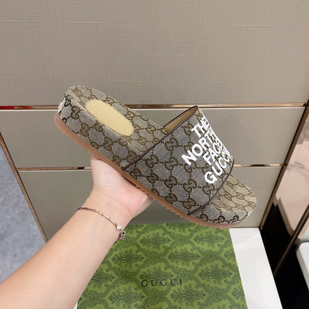 Gucci Chinelo North The Face