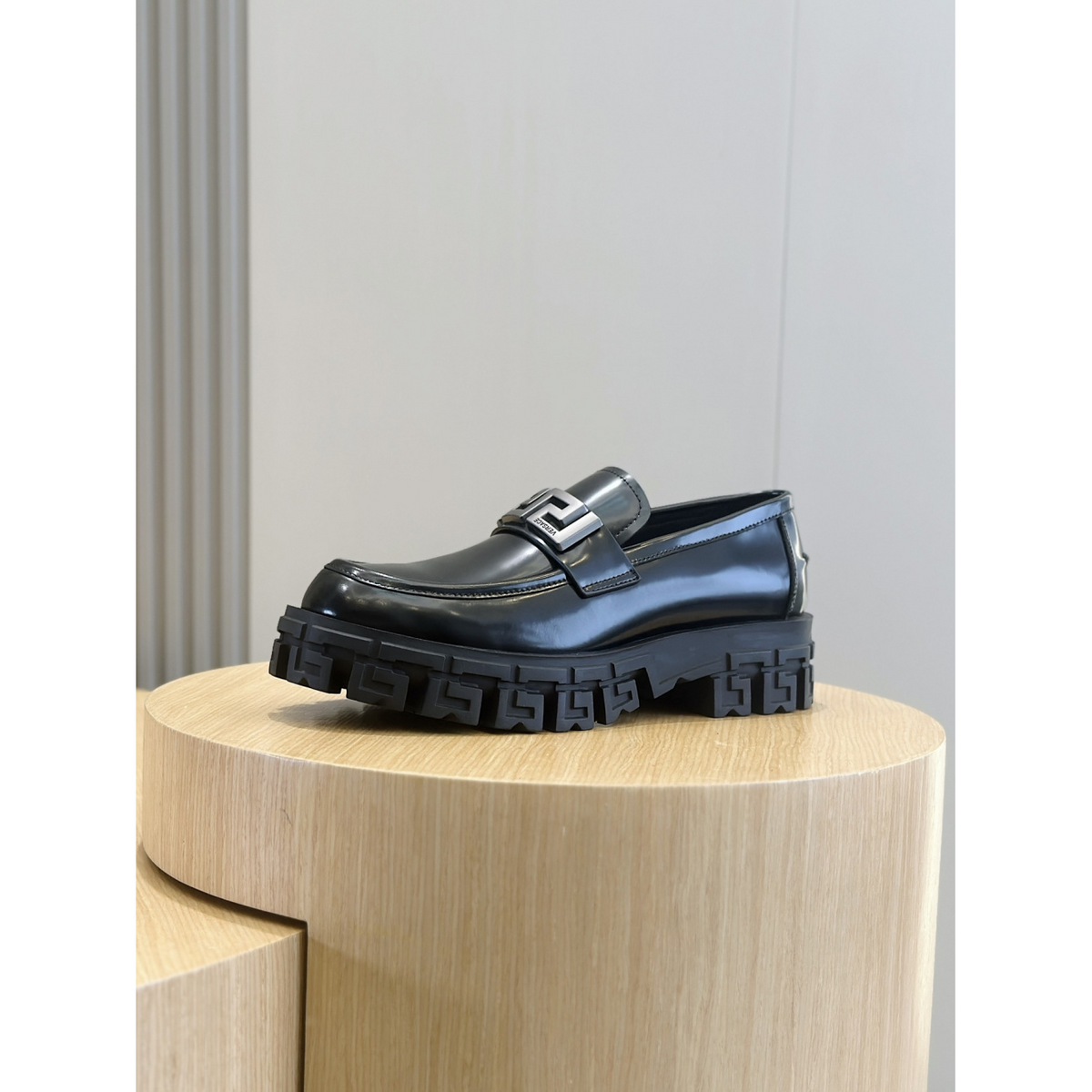 Tênis Versace Loafer Logo Prata