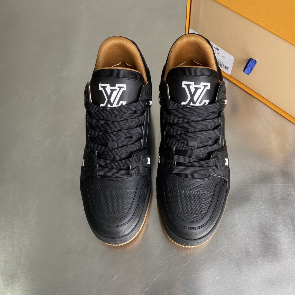 Tênis Louis Vuitton Trainer Preto Damier em relevo