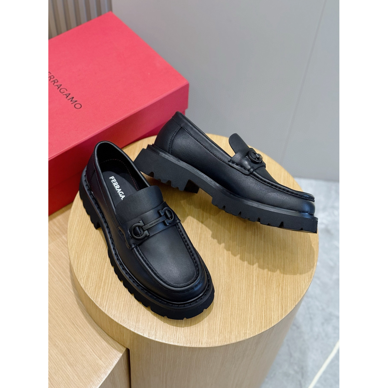 Salvatore Ferragamo Mocassim em Couro Fosco Preto