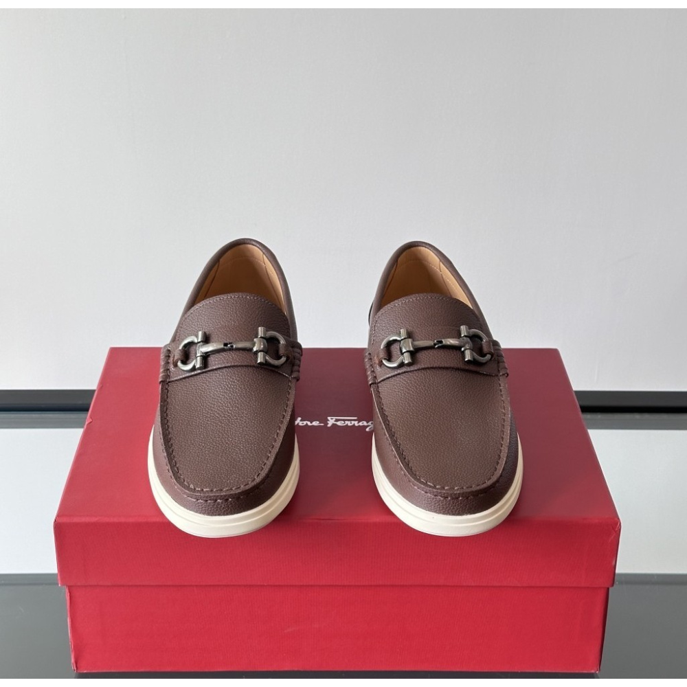 Sapato Mocassim Salvatore Ferragamo Casual Marrom com Fivela Gancini