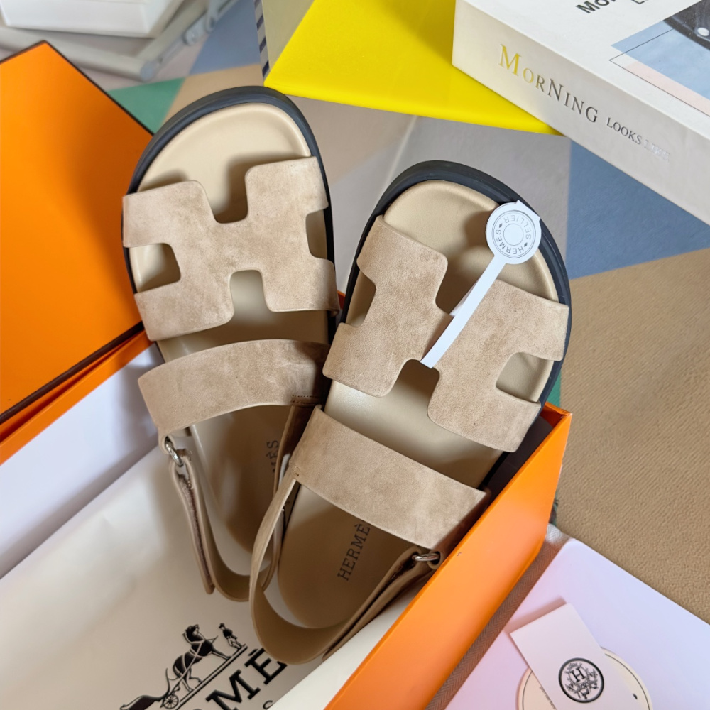 Sandália Hermès Genius em Camurça Bege
