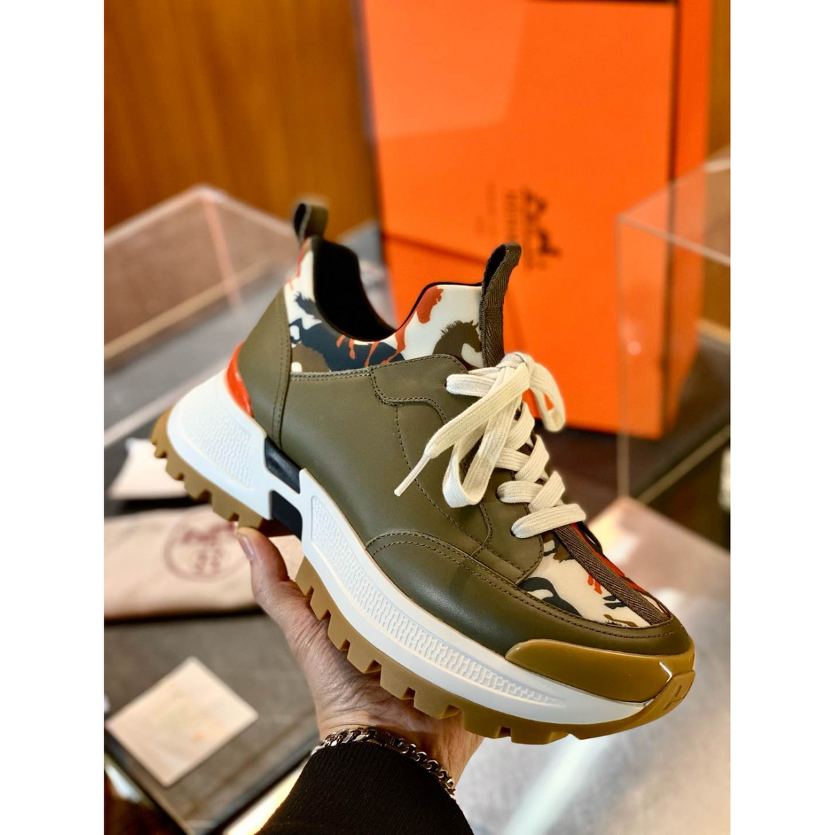 Tênis Hermès Boucing Jump Verde Estampado