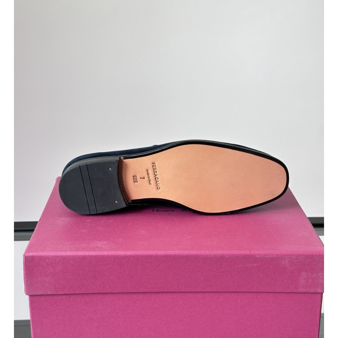 Sapato Mocassim Salvatore Ferragamo Social Camurça Azul Marinho com Fivela Gancini