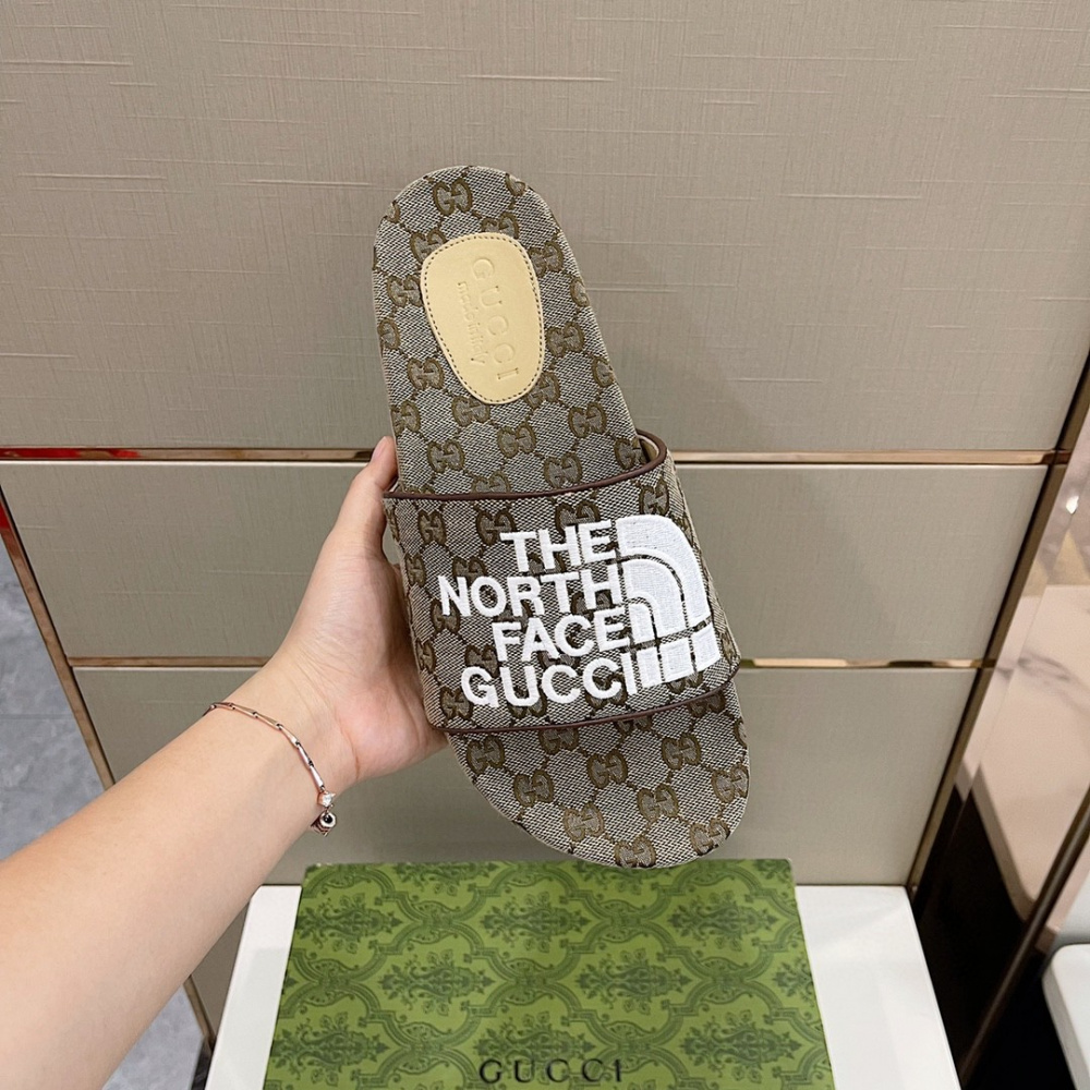 Gucci Chinelo North The Face