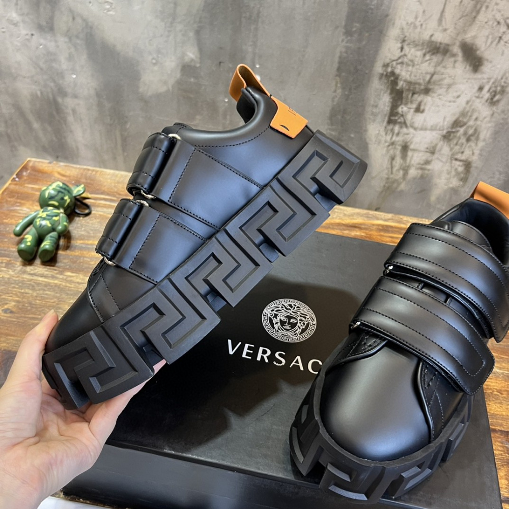Tênis Versace Greca Labyrinth de Couro Preto/Laranja