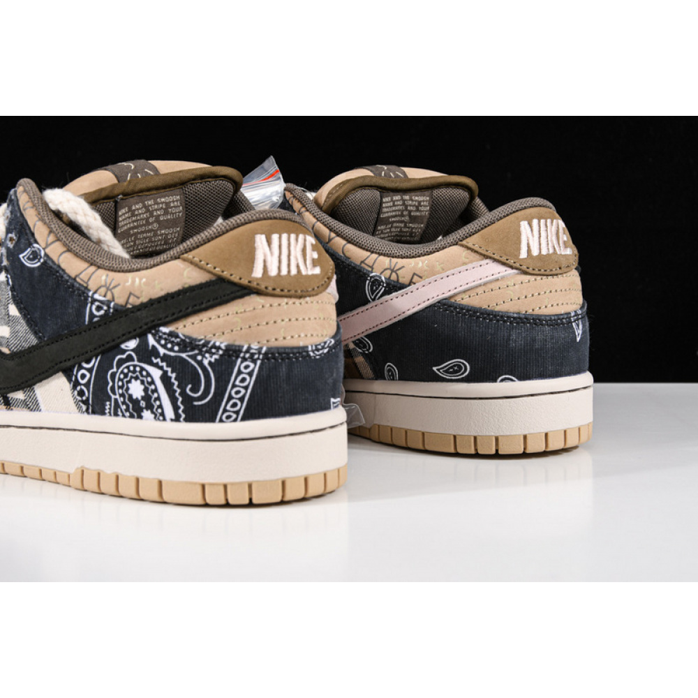 SB DUNK LOW TRAVIS SCOTT BLACK/PARACHUTE