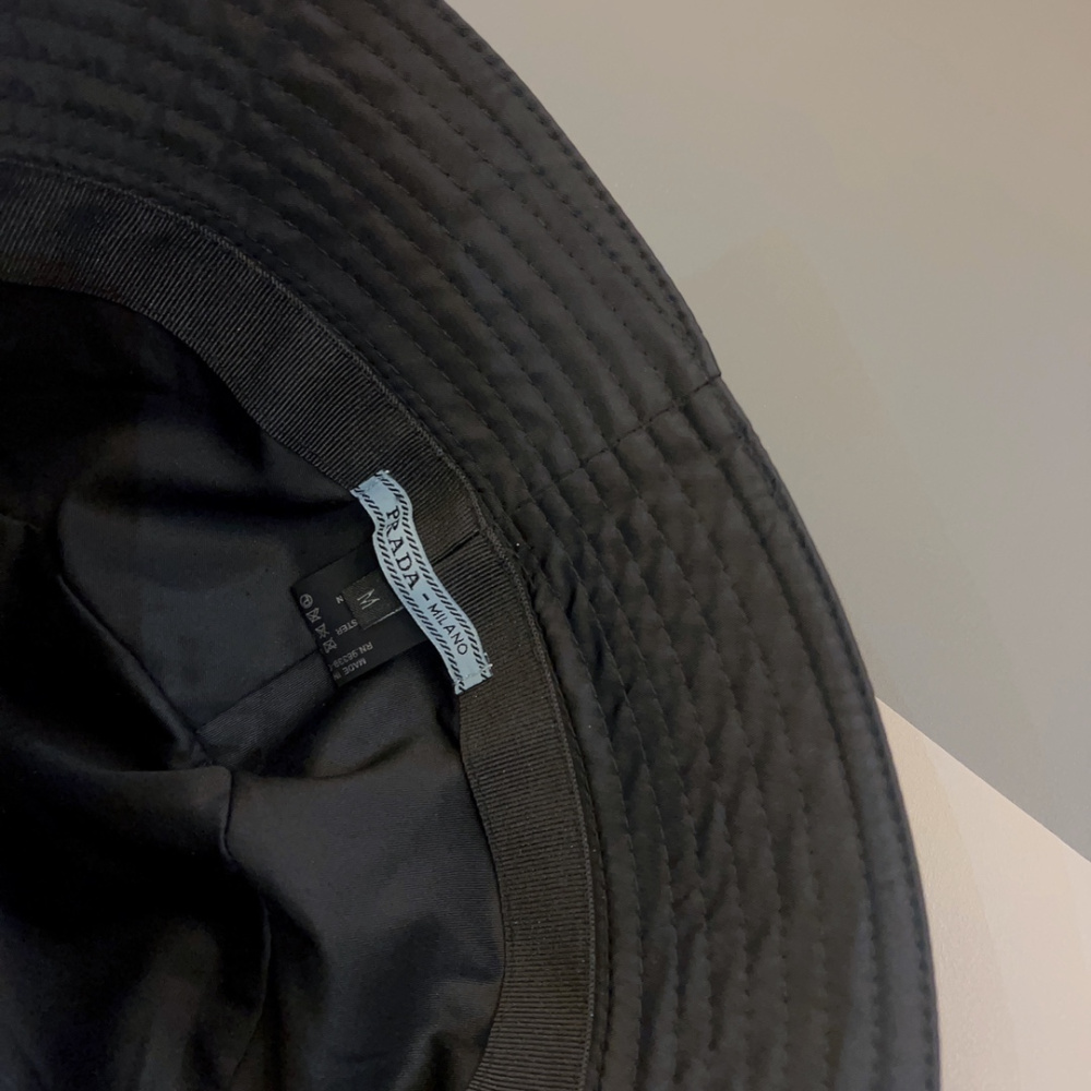 Bucket Prada Re-Nylon Preto